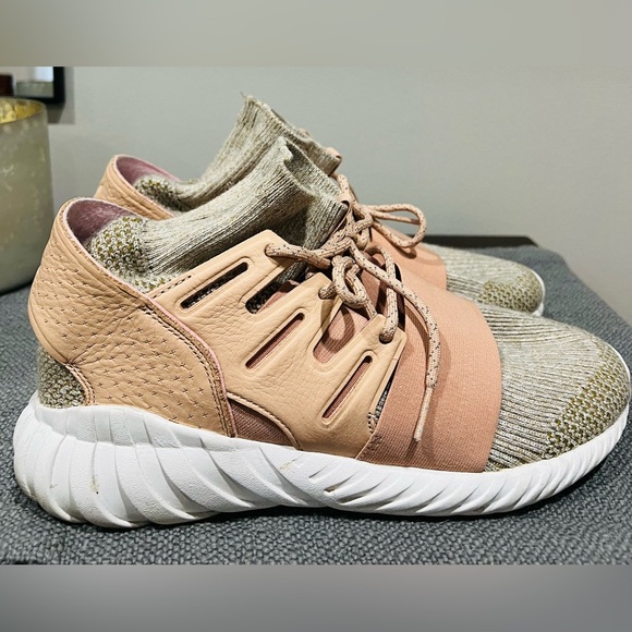 adidas Tubular Doom Primeknit
Pale Nude - Picture 2 of 3